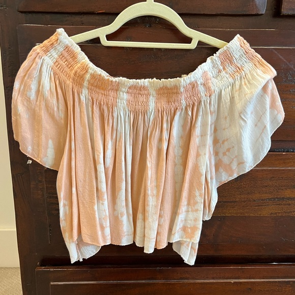 Forever 21 Off the shoulder top, not really cropped but could be if wanted - Picture 1 of 1